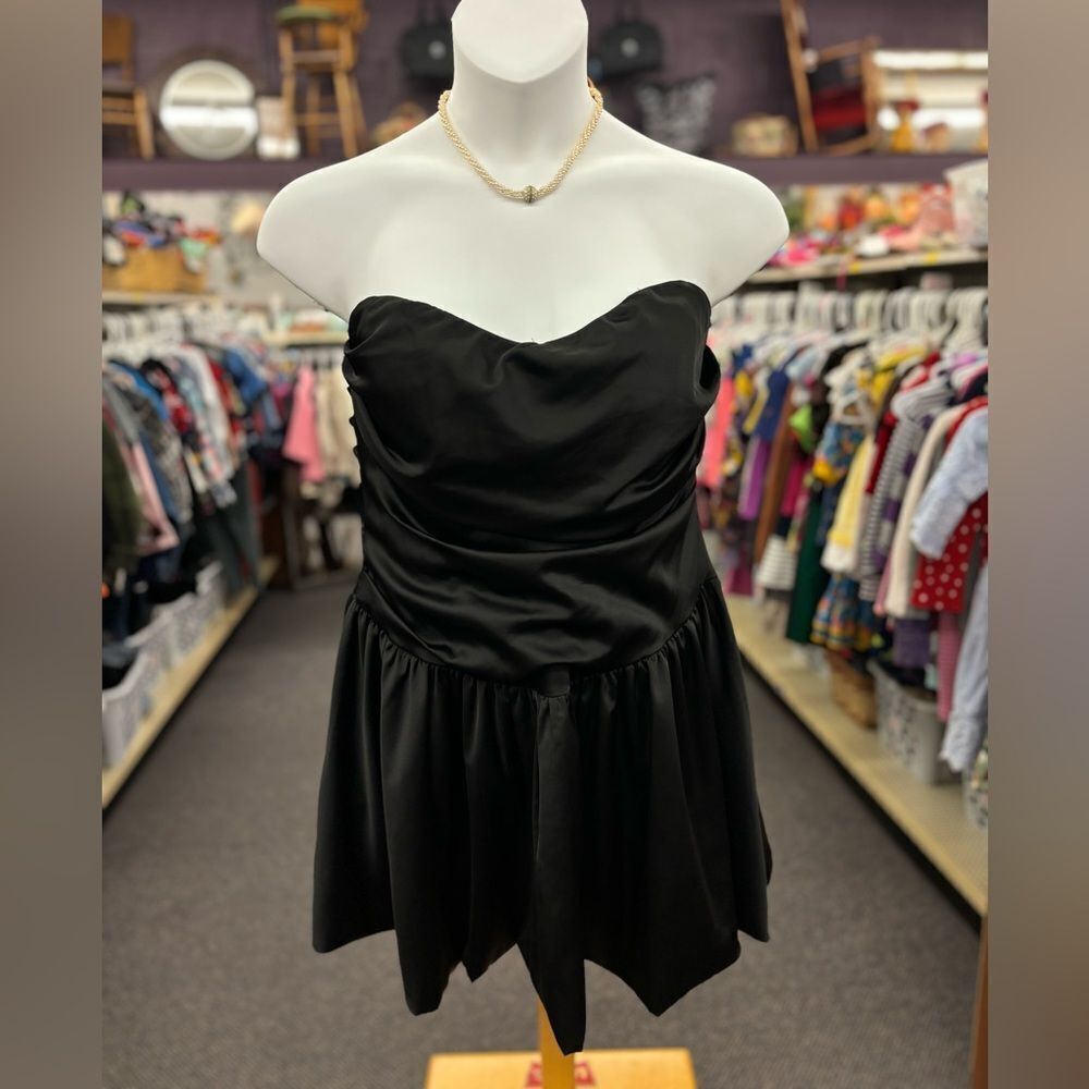 🛍️ Hello Molly Ladies XL Black Shein Short Part Dress - Strapless